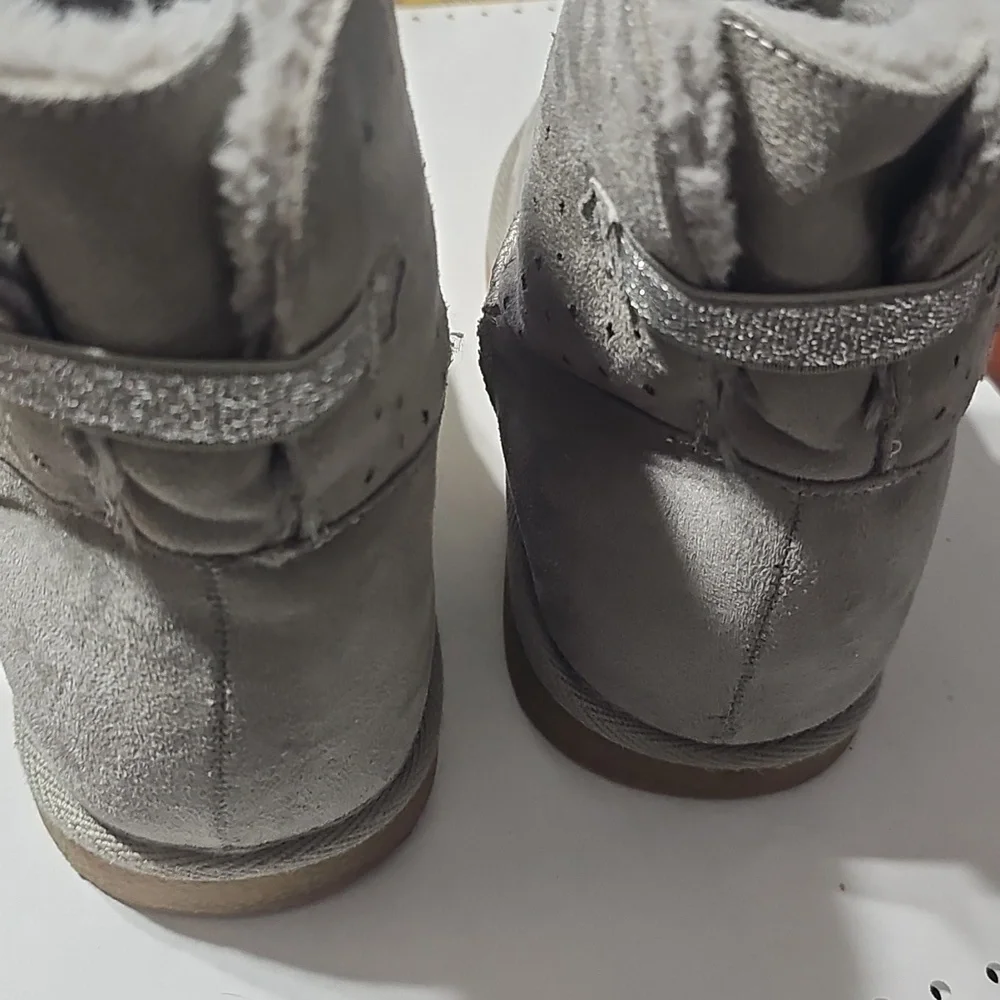 Eva & Zoe Cozy Gray Fur lined Women's Boots NWOT
